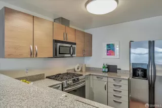 Photo #6: 423924642 Listing