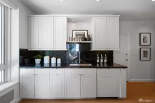 Photo #3: 423924661 Listing