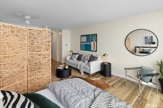 Photo #4: 423924679 Listing