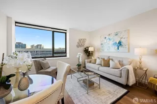 Photo #2: 423924721 Listing 