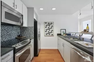 Photo #6: 423924870 Listing