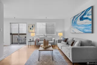 Photo #4: 423925487 Listing