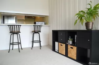 Photo #4: 423925837 Listing