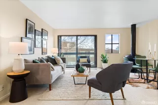 Photo #3: 423925922 Listing