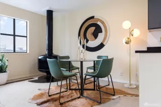 Photo #6: 423925922 Listing