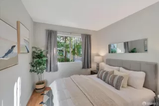 Photo #5: 423926240 Listing