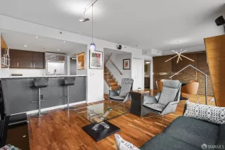 Photo #4: 423926671 Listing