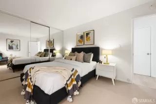 Photo #6: 423926992 Listing