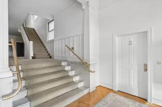 Photo #4: 423927075 Listing