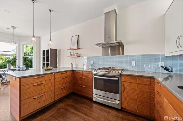 MLS: 423927296 Condo For Sale