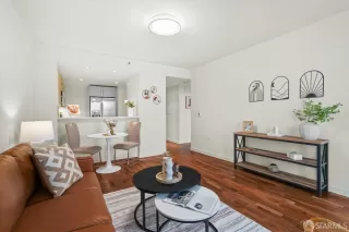 Photo #4: 423927534 Listing