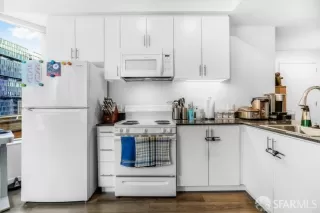 Photo #5: 423927759 Listing