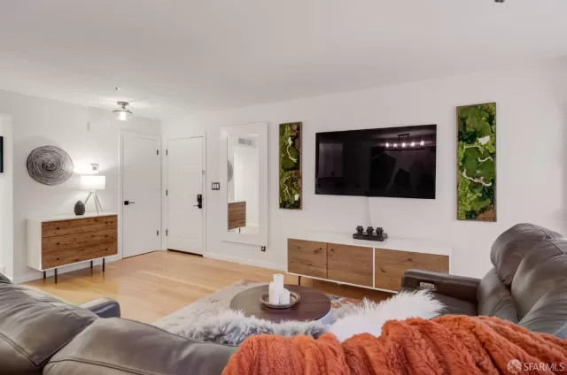 MLS: 423928095 Condo For Sale