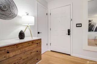 Photo #3: 423928095 Listing