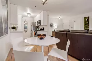 Photo #4: 423928095 Listing