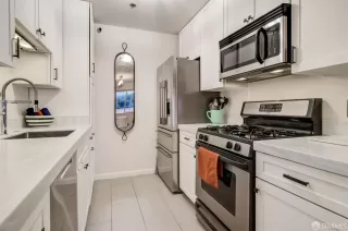 Photo #6: 423928095 Listing