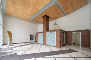 Photo #4: 423928118 Listing