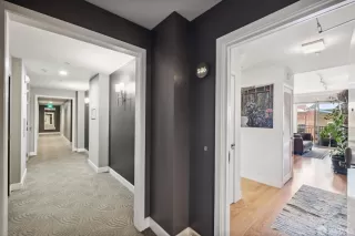 Photo #5: 423928118 Listing