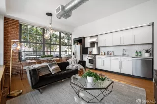 Photo #1: 424000028 Listing 