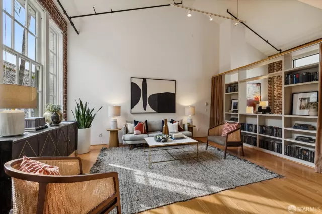 MLS: 424000091 Condo For Sale