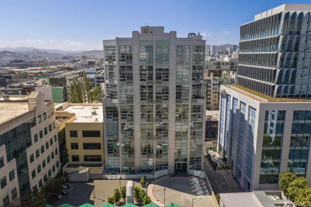 MLS: 424000332 Condo For Sale