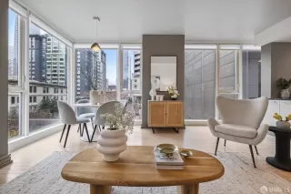 Photo #5: 424000416 Listing