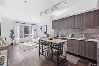 Photo #5: 424000653 Listing