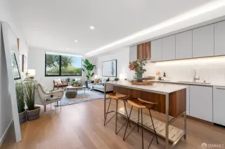 Photo #3: 424001058 Listing 