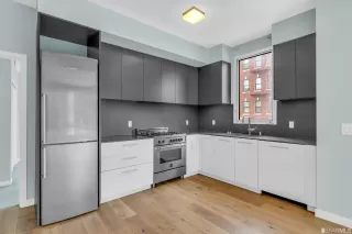 Photo #4: 424001568 Listing