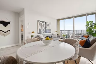 Photo #5: 424002496 Listing