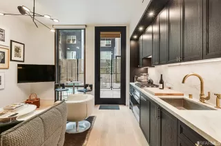 Photo #5: 424002735 Listing 