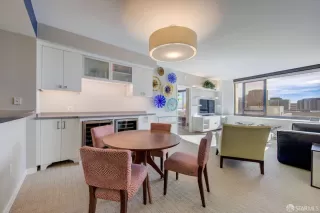 Photo #4: 424002829 Listing