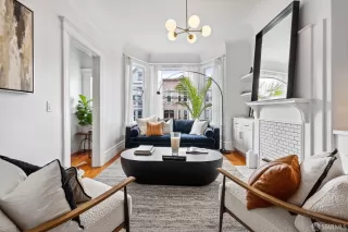 Photo #2: 424003157 Listing