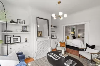 Photo #3: 424003157 Listing