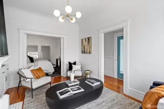 Photo #4: 424003157 Listing