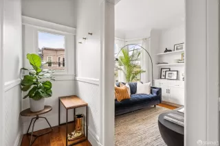 Photo #6: 424003157 Listing