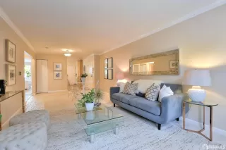 Photo #2: 424003177 Listing 