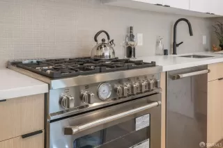 Photo #5: 424003360 Listing