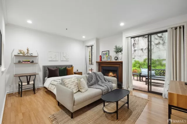 MLS: 424003373 Condo For Sale