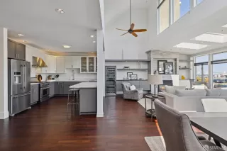 Photo #3: 424003382 Listing 