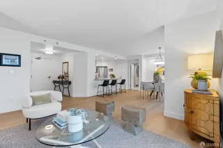 Photo #3: 424003599 Listing