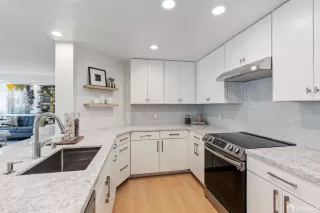 Photo #6: 424003599 Listing