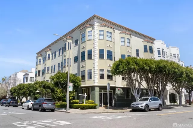 MLS: 424003653 Condo For Sale