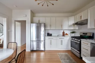 Photo #4: 424003690 Listing