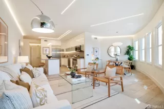 Photo #5: 424004110 Listing