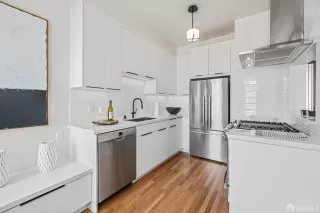 Photo #2: 424004441 Listing