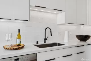 Photo #5: 424004441 Listing