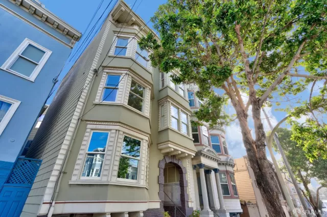 MLS: 424004501 Condo For Sale