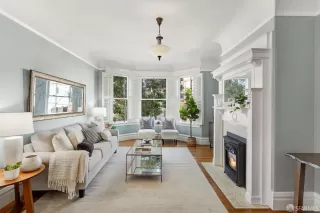 Photo #4: 424004501 Listing 