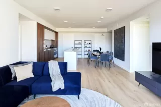 Photo #3: 424004829 Listing